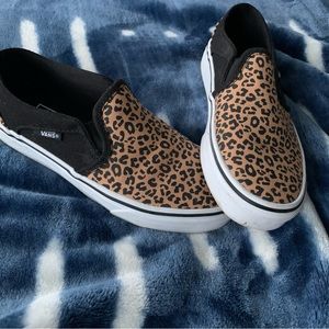 VANS Woman’s slip on canvas shoes. Almost new condition. Size 6